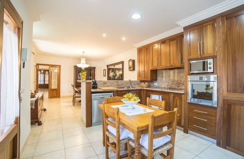 Mancor de la Vall House | Beautiful private villa for 8 guests with WIFI, hot tub, A/C, TV and patio