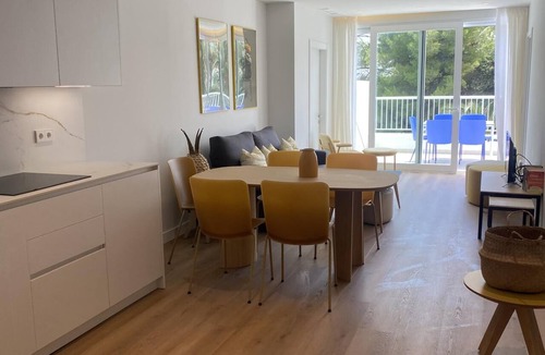 Golden Mile Apartment | Bright apartment on the second line of the beach, with a large terrace