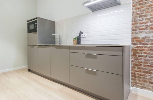 Las Acacias Apartment | Bright Group Haven with Elevator