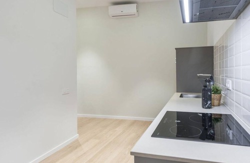 Las Acacias Apartment | Bright Group Haven with Elevator