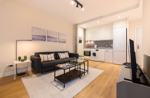 Ciudad Jardin Apartment | Bright one-bedroom flat with excellent amenities