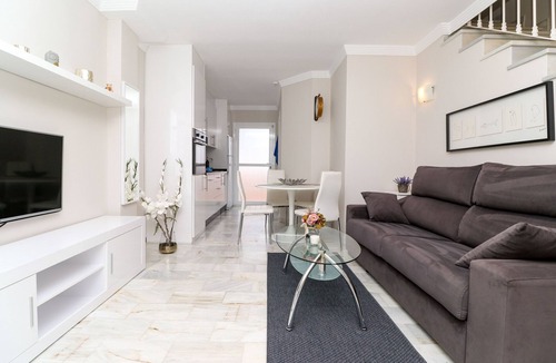 Urbanizacion Hacienda las Chapas Ski Chalet | Bright townhouse -great onsite facilities