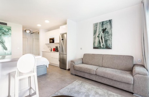 Puerto Banus Apartment | by RIVA - Cozy, Contemporary Studio in Puerto Banus Gardens