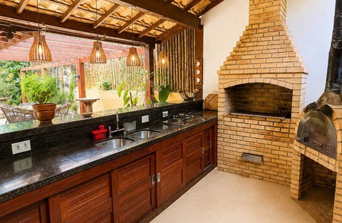 Downtown Buzios House | BZ62 Center! Large house, 5 suites and gourmet area