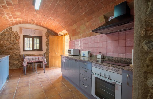 Garrigoles House | Can Cometes les Olives – Comfortable Holiday Home with Terrace and BBQ