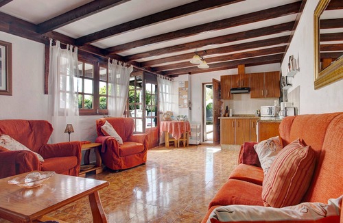 Tahiche Villa | Casa Albryna: Secluded Lanzarote Villa with Heated Pool & Mountain Views