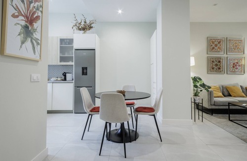 Los Remedios House | Casa Almoguera. Modern apartment in a prime location near Seville city center