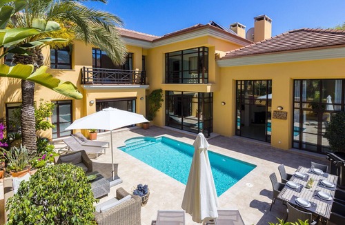 Puerto Banus Ski Chalet | Casa Bahia de Banus - Stunning 4-bed Townhouse