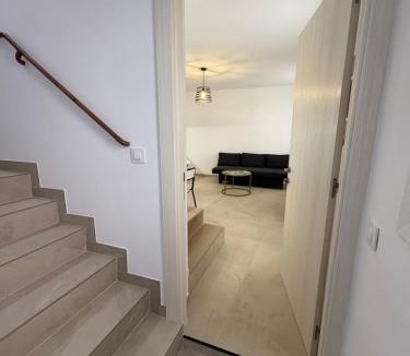Ayerbe House | Casa Brillantes Completa