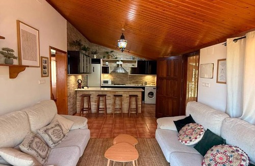 La Taha Ski Chalet | Casa Castaño - Chalet con patio y piscina de temporada