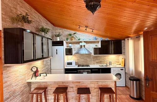 La Taha Ski Chalet | Casa Castaño - Chalet con patio y piscina de temporada