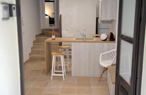 Perelada Apartment | Casa con Encanto en el Centro de Peralada: 6 Personas, WiFi, SMART TV, A/C - ES-228-172