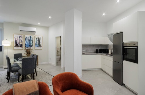 Los Remedios House | Casa Deco – Spacious Apartment Near the Center of Seville