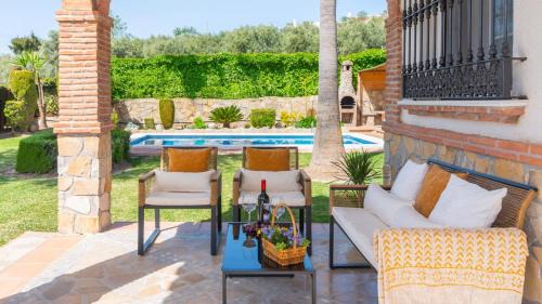 Antequera Villa | Casa Los Lirios Antequera - La Higuera by Ruralidays
