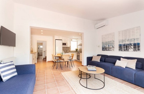 Vilassar de Mar Apartment | Casa Rosari I - Garden & Private Parking