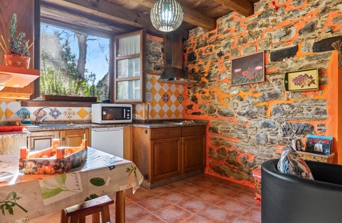 Vilaframil House | Casa Rural 'Nogueira' with Mountain Views, Private Terrace, and Wi-Fi
