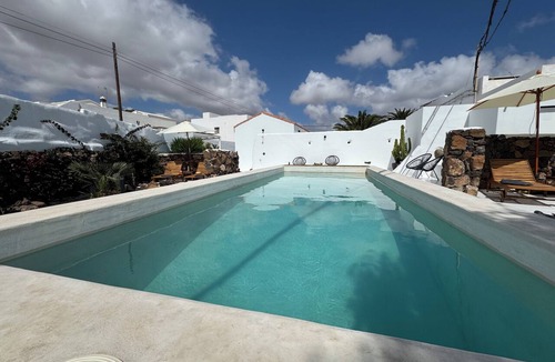 Guatiza House | Casita Coco: Peaceful Boutique Retreat with Heated Pool & Private Terrace