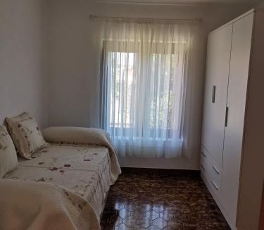 Dean Pequeno House | Caticobas