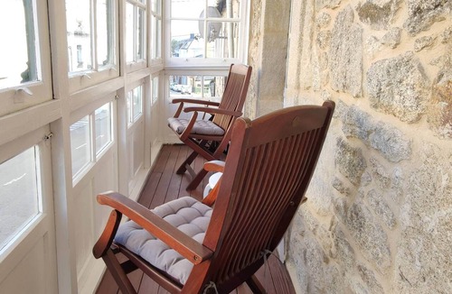 Lagostelle Apartment | CENTRALLY LOCATED AND SPACIOUS APARTMENT WITH GLASSED-IN GALLERY