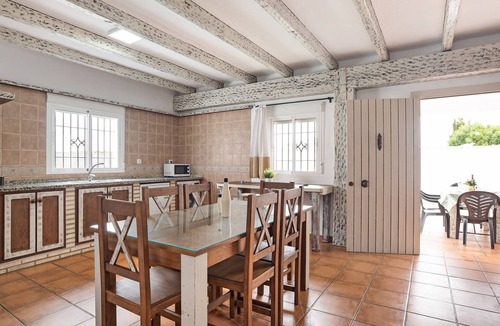 El Palmar House | Chalet Casa Playamar near the beach with garden, pool and Wi-Fi