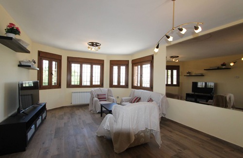 Ciempozuelos Ski Chalet | Chalet de la Flor. TuCasaTemporal