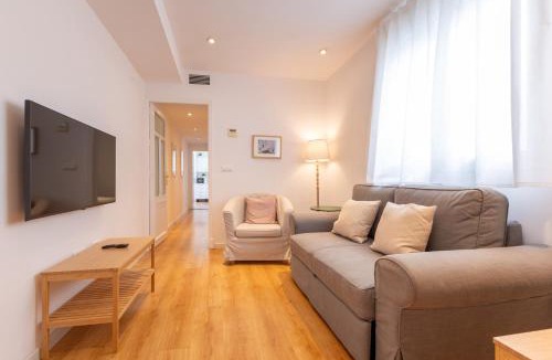 Los Remedios Apartment | Charming 2 bedroom Apartment with FREE PARKING at Virgen de Begoña by OCityzen