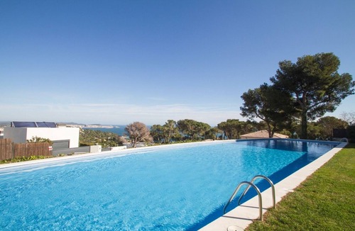 Castell-Platja d'Aro Apartment | Club Villamar - Modern apartment with 3 bedrooms and a pool, 1000 meters from the beach, located .