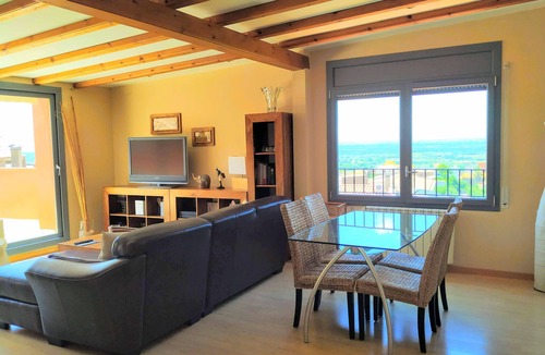 Palau-Saverdera Apartment | Comfort and Excellent Views on the Costa Brava