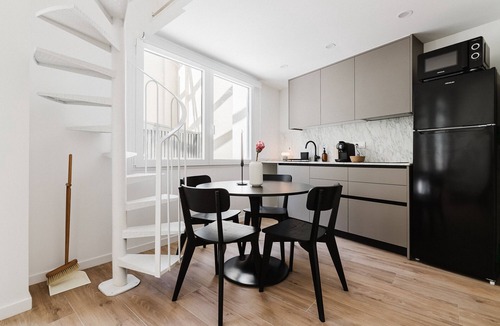 Soternes Apartment | Comfort, design and a terrace facing the Turia Gardens in Valencia