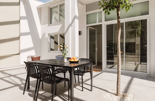 Soternes Apartment | Comfort, design and a terrace facing the Turia Gardens in Valencia
