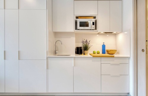 el Camp d'en Grassot i Gracia Nova Apartment | Comfortable and practical studio with outdoor balcony.