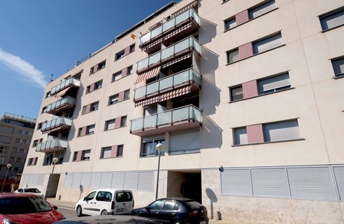 Sant Carles de la Rapita Apartment | Cosy apartment for 5 people with WIFI, A/C, TV and balcony