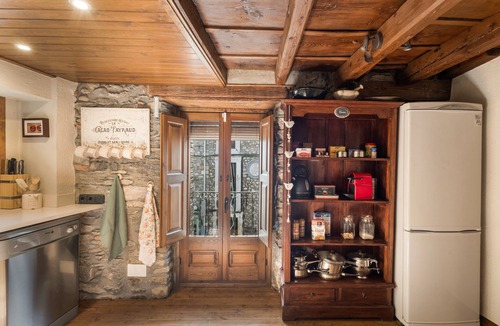 Bellver de Cerdanya Villa | Country House 'Bellver' with Mountain Views, Private Terrace and Wi-Fi