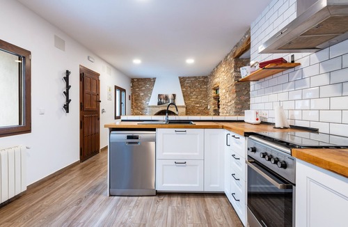 Les Useres House | Country House 'Mas Del Sandungo' with Mountain View, Private Pool and Wi-Fi
