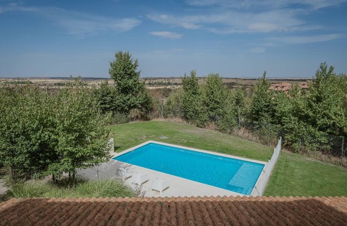 Torrecaballeros House | Country House in Torrecaballeros with Mountain Views, Private Pool, and Wi-Fi