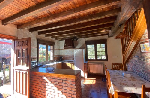 Celis House | Country House 'Los Avellanos 1' with Mountain Views, Private Garden and Barbecue