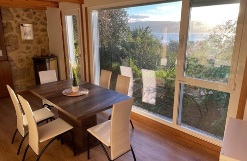 Moana Cottage | Country House with Private Terrace, Garden, and Wi-Fi