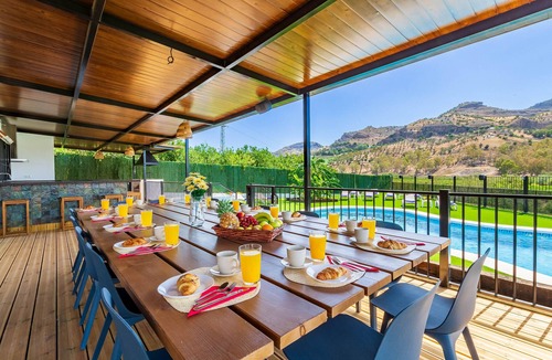 Pizarra Cottage | Countryside house for 14 with private pool, BBQ & garden near Málaga 30 min