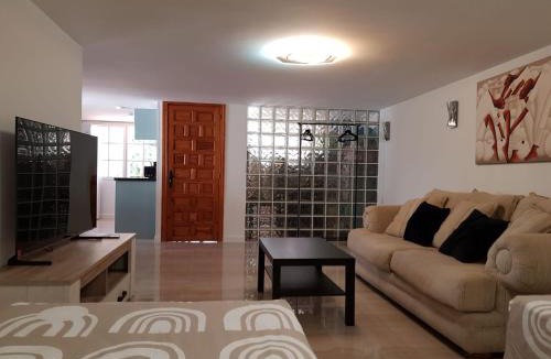 Torrequebrada House | DELUXE Studio ATHOS 50 MP Garden patio BENALMADENA Golf & Beach