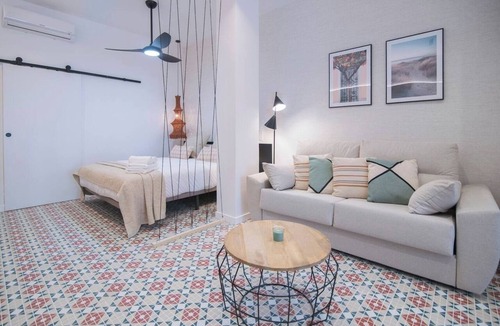Camins al Grau Apartment | Designer suite next to the City of Sciences D