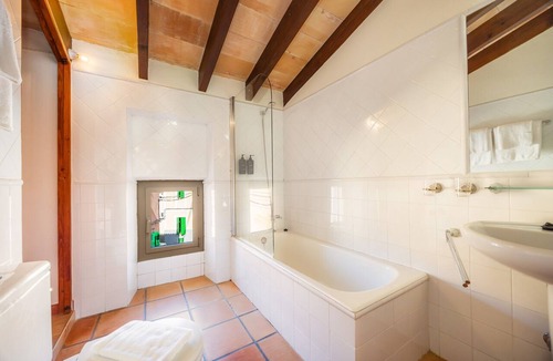 Sineu Hotel | Double Room with Shared Pool, Wi-Fi and Air Conditioning