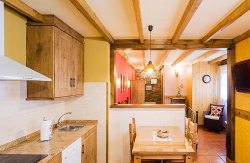 Caboalles de Abajo Apartment | El Hechizo Apartment in Laciana Valley with Pool and Mountain Views