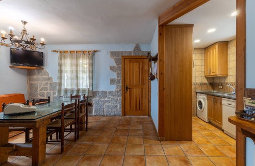 El Tiemblo House | 'El Mirador De La Reina' with Mountain Views, Private Terrace and Air Conditioning
