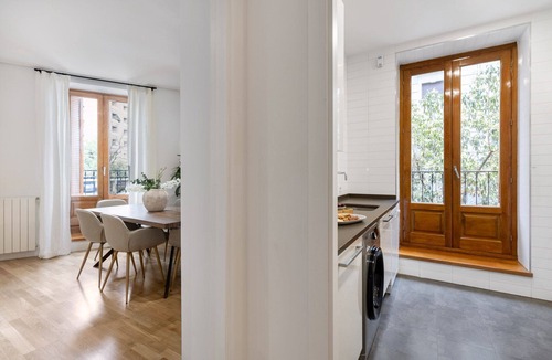 Goya Apartment | Elegant 3BR Apartment in Central Alcalá