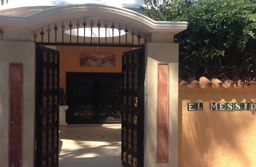 Puerto Banus Villa | Exclusive Villa 'Elmessidor' Close to the Beach with Pool, Whirlpool & Garden