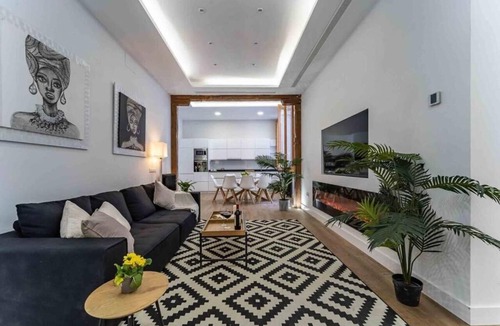 Embajadores Apartment | Experience Madrid in style. Where comfort meets Madrid!