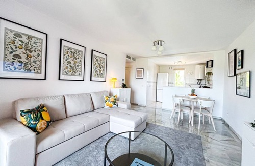 Castillo de Sabinillas Apartment | Family apartment 400 meters from the beach, with internet and pool