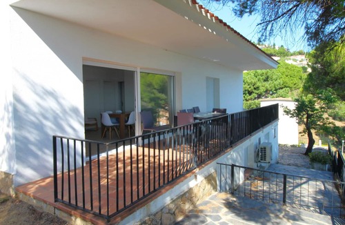 Llanca Villa | Family house in Llançà, terraces and air conditioning