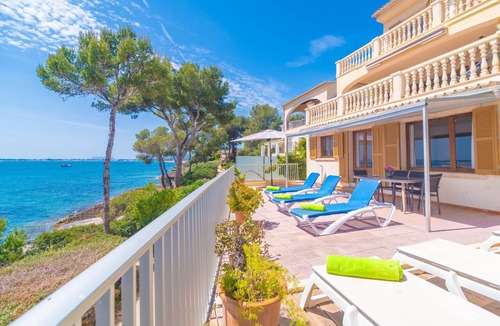 Alcanada House | FAR D’ALCANADA - Beautiful seafront house in Alcanada with free Wi-Fi