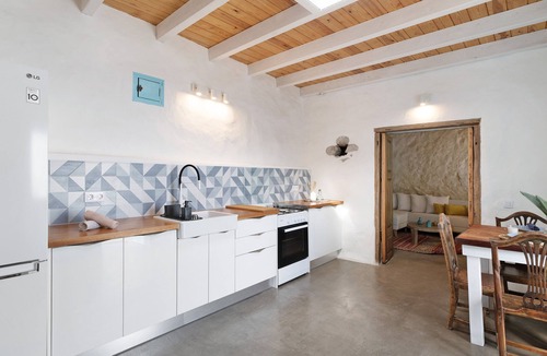 Tabayesco Villa | 'Finca Petite Vineyard' with Mountain View, Private Terrace and Wi-Fi